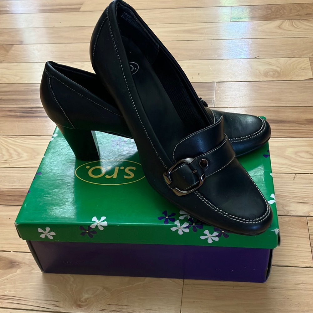 Ladies s.r.o. Heels size 10W Navy
